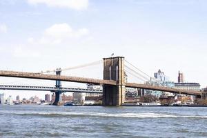 Brooklyn, NY, 2020 - Brooklyn Bridge tagsüber foto