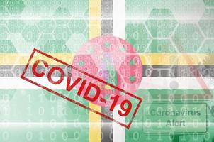 dominica-flagge und futuristische digitale abstrakte komposition mit covid-19-stempel. konzept des coronavirus-ausbruchs foto