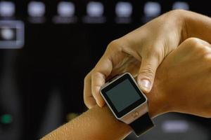 Nahaufnahme der Smart Watch TV-Fernbedienung foto