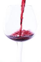Wein in ein Glas gegossen foto