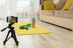 Konzepte für Online-Fitnesstraining, Ferntraining zu Hause oder Vlogging foto