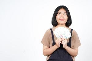 hält Indonesien neue Banknote der schönen asiatischen Frau isoliert auf weißem Hintergrund foto