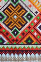 traditionelle ukrainische volkskunst gestricktes stickmuster auf textilgewebe foto