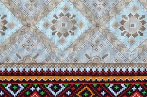 traditionelle ukrainische volkskunst gestricktes stickmuster auf textilgewebe foto