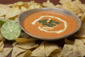 schüssel suppe mit limette foto