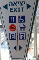 Verkehrszeichen und Verkehrszeichen in Israel foto