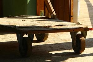 Trolley-Anhänger für den Transport von Waren. foto