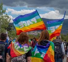 assisi italien 2022 marsch für den frieden gegen jeden krieg, der von perugia ausgeht und in assisi ankommt foto