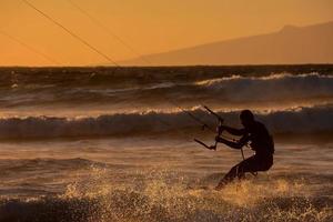 Unbekannter Surfer auf den Kanarischen Inseln, ca. Juli 2022 foto