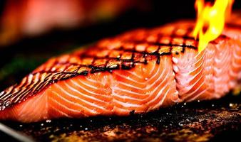 gegrillter Lachs. gesundes essen gebackener lachs. heißes Fischgericht. foto