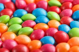 Regenbogenfarben von bunten Bonbons Nahaufnahme, Textur und Wiederholung von Dragee foto