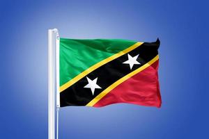 Flagge der Heiligen Kätzchen und Nevis fliegen foto