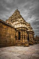 Wunderschöne Pallava-Architektur und exklusive Skulpturen im Kanchipuram-Kailasanathar-Tempel, dem ältesten Hindu-Tempel in Kanchipuram, Tamil Nadu - die besten archäologischen Stätten in Südindien foto