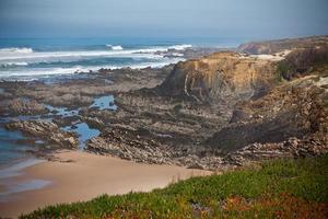 Küste des Ozeans im Westen Portugals foto