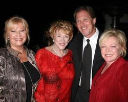 Beth Maitland, Jeanne Cooper, Collin Bernsen und Patty Weaver bei einer privaten Feier zum 80 foto