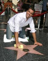 cameron mathison putzt den susan lucci star auf dem hollywood walk of fame neben dem kodak theater piror to daytime emmys im hollywood and highland complex in hollywood, ca. 19. juni 2008 foto