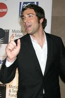 zachary levi, der am 8. november 2008 in den sony studios in culver city, ca., zu einer schönen romanze kommt, die dem film- und fernsehfonds zugute kommt foto