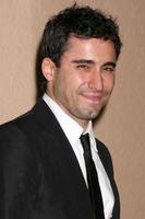 john lloyd young erreicht am 8. november 2008 in den sony studios in culver city, ca., eine schöne romanze, die dem film- und fernsehfonds zugute kommt foto