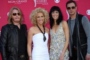 little big town, die am 5. april 2009 bei den 44. academy of country music awards in der mgm grand arena in las vegas, nv, ankam foto