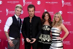 gloriana kommt am 5. april 2009 zu den 44. academy of country music awards in der mgm grand arena in las vegas, nv foto