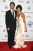 harry hamlin und lisa rinna kommen am 25. oktober 2008 zum carousel of hope ball im bevelry hilton hotel in beverly hills an foto