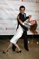 tony dovolani und jane seymour kommen am 2. dezember 2008 zur 4. jährlichen los angeles gala für die christopher and dana reeve foundation im beverly hilton hotel in beverly hills an foto