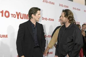 Christian Bale und Russell Crowe 3–10 bis Yuma Premiere Westwood, ca. 21. August 2007 2007 foto