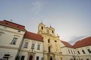 Benediktinerkloster und die Kirche St. Peter und Paul in Rajhrad, Tschechien. foto