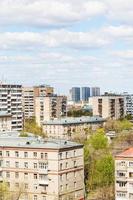 Wohnviertel der Stadt an sonnigen Tagen foto