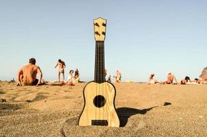 Ukulele auf dem Boden foto