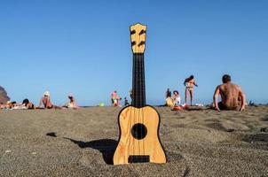 Ukulele auf dem Boden foto