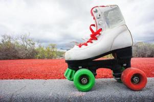 Rollschuhe auf dem Bürgersteig foto