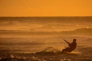 Ansicht der Person beim Surfen foto