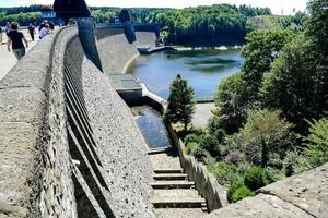 Treppe zum Wasser foto