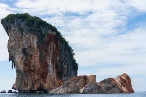 thailand 15. okt. 2020 koh talu in der provinz krabi brach aufgrund von naturkatastrophen zusammen. foto