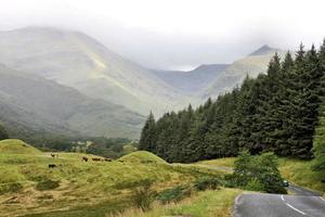 ein blick auf die schottischen berge in der nähe von fort william foto