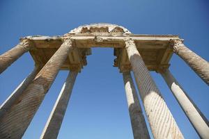 monumentales tor, tetrapylon in der antiken stadt aphrodisias in aydin, turkiye foto