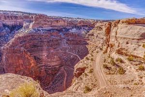 Blick auf Moki Dugway in der Nähe von Moument Valley in Utah im Winter foto