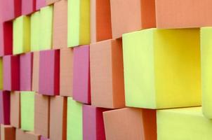 Wand aus Paralon Soft Cubes im Trockenbecken, Trampolin im Kinderzentrum foto