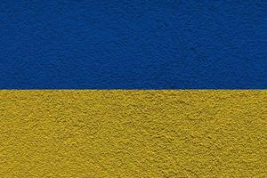 ukrainische staatsflagge. textur konkrete grunge wand in gelb-blauer farbe. Staatssymbol der Ukraine und der Ukrainer. ukrainische flagge auf einem betonwandhintergrund. foto