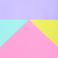 texturhintergrund von modepastellfarben. Papiere mit geometrischen Mustern in Rosa, Violett, Gelb und Blau. minimal abstrakt foto