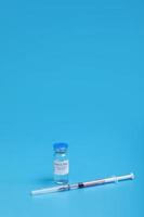medikamentenflasche mit coronavirus-impfstoff covid-19. Medikament Medikament Nadelspritze Medikament, medizinisches Impfstofffläschchen subkutane Injektionsbehandlung Krankheitsbehandlung im Krankenhaus und Vorbeugung von Krankheiten