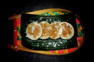asiatisches traditionelles essen vapa pitha. Standort - Bogura, Bangladesch. Datum - 24. November 2022 foto