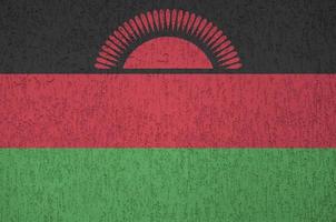 malawi-flagge in hellen farben auf alter reliefputzwand dargestellt. strukturierte Fahne auf rauem Hintergrund foto