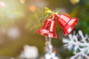 rote Glocke Weihnachtsschmuck. foto