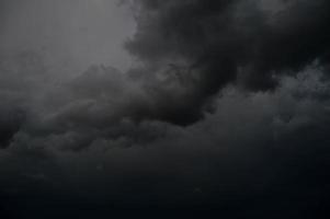 dunkle Wolken, stürmisches Wetter foto