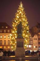Straßburg, Frankreich - Dezember 2017 - Weihnachtsschmuck an Ort und Stelle kleber foto