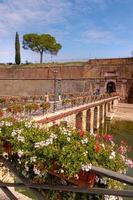 peschiera del garda, verona, italien - 22. september 2022 porta brescia - das brescia-tor ist einer von 4 eingängen zur bastion aus dem 16. jahrhundert und zum alten zentrum der stadt foto