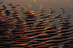 Muster im Strandsand foto