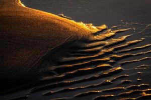 Muster im Strandsand foto